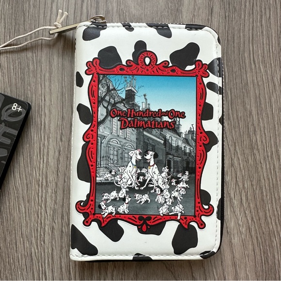 🆕 Loungefly x Disney 101 Dalmatians Classic Books Zip-Around Wallet - Picture 2 of 13